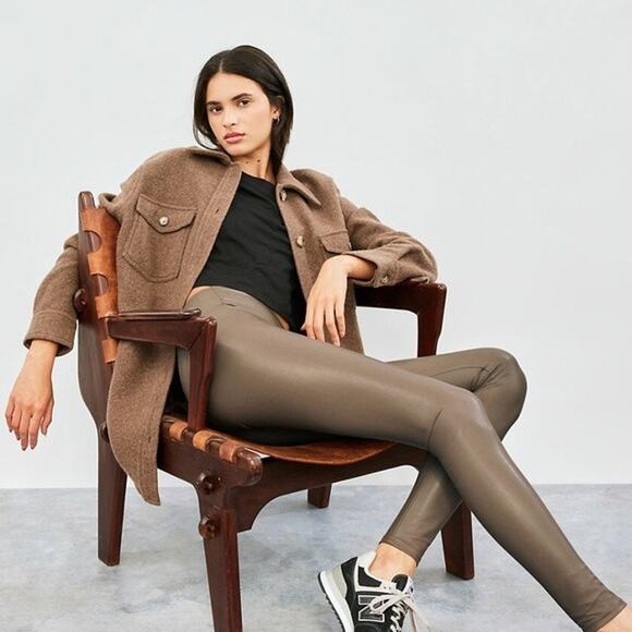 NEW Aritzia Wilfred Free Daria Pant SIZE M Taupe HR Vegan Leather Leggings NWT - Picture 1 of 10
